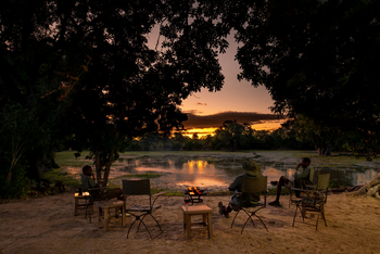 Ingwe Pan Camp: Abendstimmung und Lagerfeuer