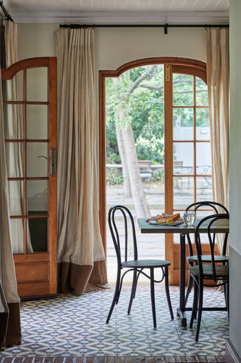 La Clé Village: Manoir - Blick ins Freie