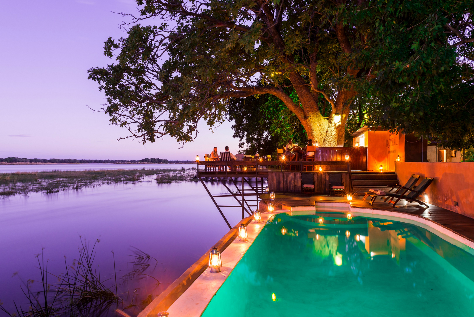 Royal Zambezi Lodge Royal Zambezi Lodge: Pool und Bar