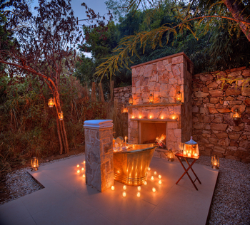 Sujan Sher Bagh: Royal Sher Suite - Wanne und Kerzenlicht