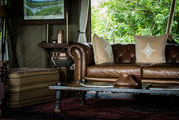 Zarafa Camp: Ledersofa