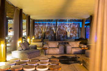 Dead Valley Lodge: Lounge