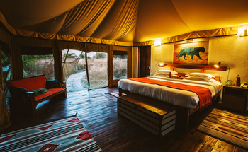 Jamtara Wilderness Camp: Doppelbett und Sofa