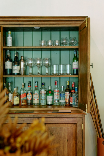 Koroi Forest Camp: Barschrank