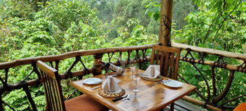 Mahogany Springs Safari Lodge: Esstisch