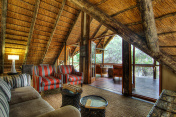 Savute Safari Lodge: Lounge in der oberen Etage