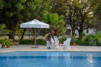 Shahpura Bagh: Tee am Pool