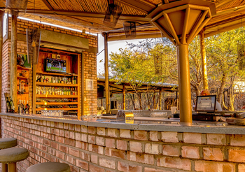 Taleni Etosha Village: Bar