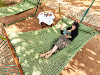 Tathastu Resort Kanha: Gast in einer Hängematte