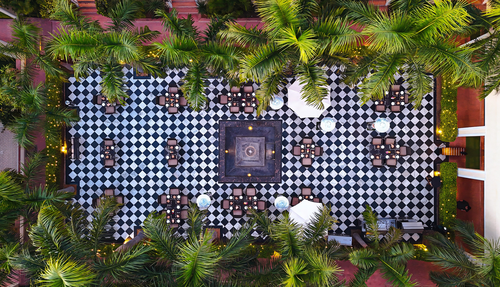 The Tigress The Tigress: Essbereich von oben