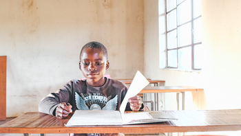 Mukambi Safari Lodge: Kleiner Junge in der Schule