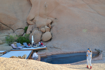 Spitzkoppen Lodge: Gäste am Rock Pool