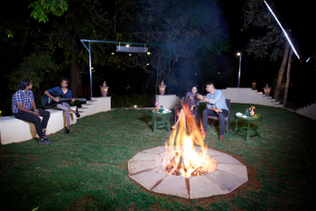 Tathastu Resort Kanha: Bonfire
