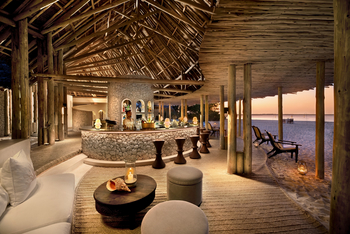 andBeyond Mnemba Island Lodge: Bar und Lounge