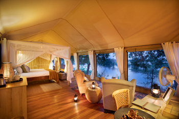 Amanzi Camp: Sessel und Schreibtisch