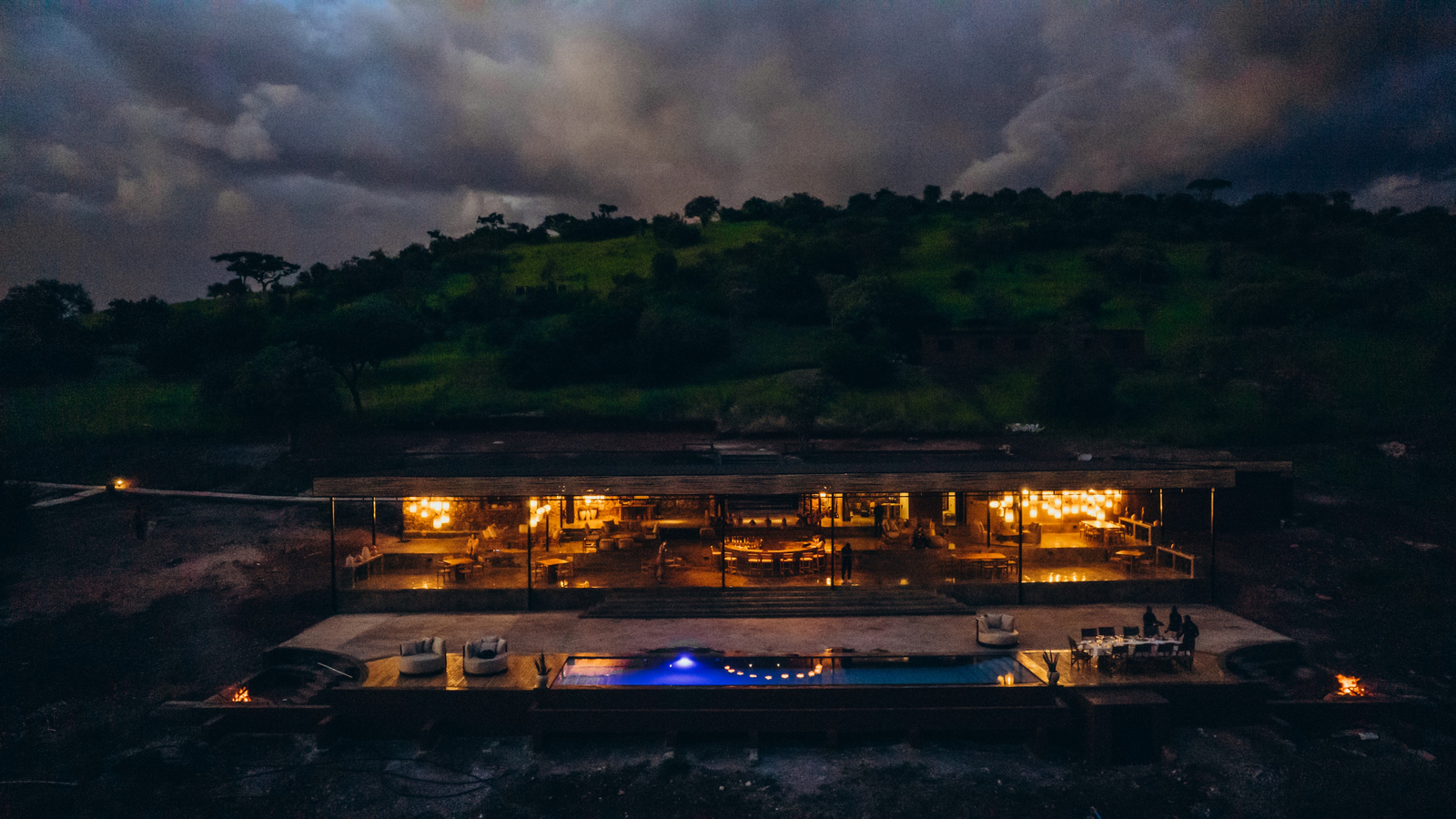 Asanja Nyasirori Asanja Nyasirori: Hauptgebäude