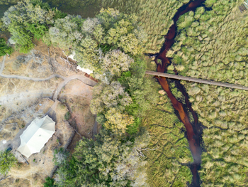 Duba Explorers Camp: Brücke zum Camp