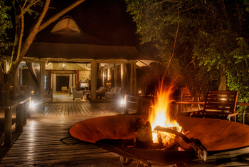 Ilkeliani Camp: Lagerfeuer und Lounge