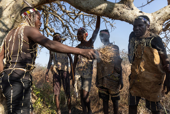 Legendary Mwiba Lodge: Volk der Hadzabe