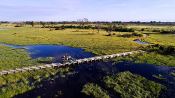 Mapula Lodge: Fahrzeug auf Behelfsbrücke