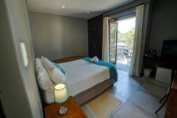 Naankuse @ Utopia: Bett und Veranda