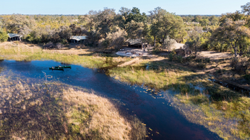 Okavango Explorers Camp Okavango Explorers Camp: Kanus vor dem Camp
