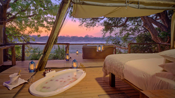 Shawa Luangwa Camp: In den Boden eingelassene Wanne