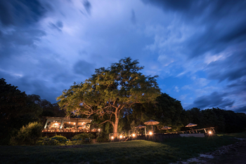 Shawa Luangwa Camp: Zentralbereich bei Nacht
