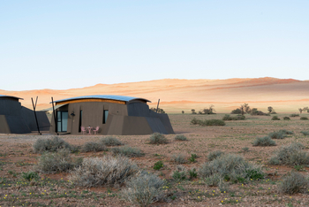 The Desert Grace: Bungalow unter Dünen