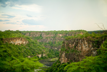 The Elephant Camp: Klippen der Sambesi-Schlucht