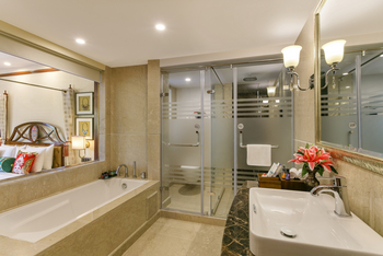 The Grand Dragon Hotel: Luxury Suite