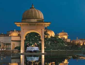 The Oberoi Udaivilas: Privates Dinner am Spa Pool
