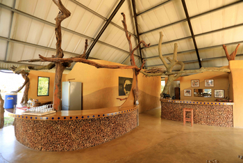 Kavinga Safari Camp: Bar und Rezeption