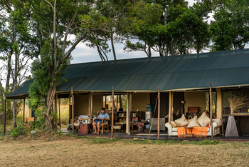 Lemala Mara and Ndutu Tented Camp: Offenes Hauptzelt