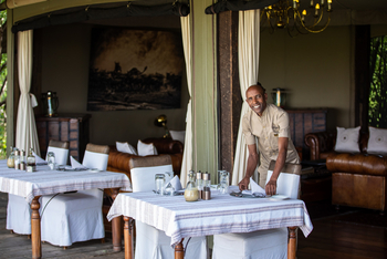 Mara Plains Camp: Serice im Restaurant