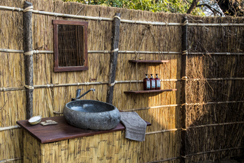 Mwamba Bush Camp: Openair Washroom