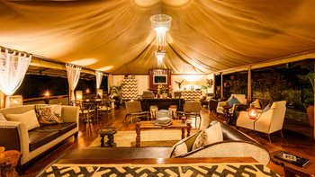 Olare Mara Kempinski: Lounge bei Nacht Überblick