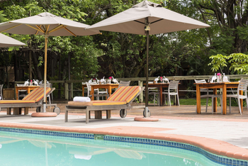 Sedia Hotel: Poolterrasse