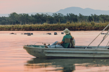 Classic Zambia Safaris Classic Zambia Safaris: Motorbootexkursion