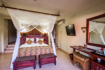 David Livingstone Safari Lodge: Zimmer mit Wall-TV