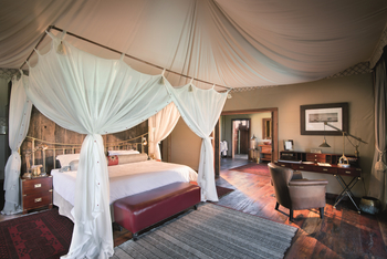 Duba Plains Camp: Doppelbett mit Moskitonetz