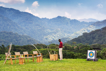 One and Only Nyungwe House: Bogenschießen