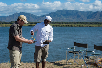 Ruckomechi Camp: Essen am Fluss