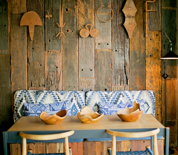 Thorntree River Lodge Thorntree River Lodge: Esstisch vor Eisenbahnschwellen