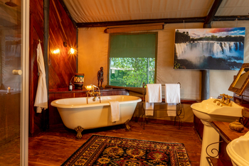 Tintswalo at Siankaba: Lumangwe Falls Suite