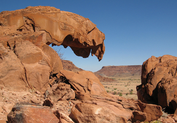 Twyfelfontein Country Lodge: Landschaft mit Felsen