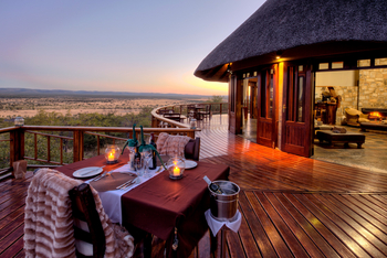 Etosha Mountain Lodge: Dinner auf dem Deck