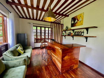 Four Gorillas Lodge: Bar