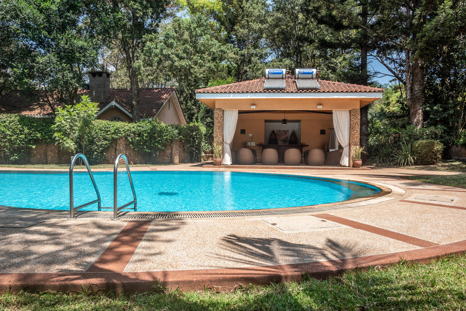 House of Waine House of Waine:Pool und Gartenbar