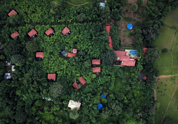 Kings Lodge: Luftbild Gesamtanlage